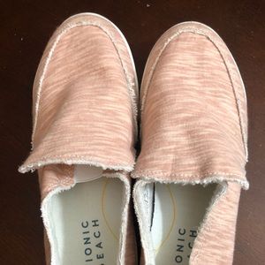 Vionics Malibu beach slides 9.5